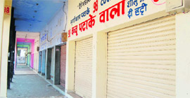Traders in the wholesale Patakha market in the Jahajgarh area of Amritsar have been denied permission to set up shop. 