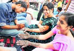 Mehndi artists doing brisk business ahead of Karva Chauth in Karnal