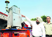 A PPCB official shows the device with which vehicular pollution will be studied in Ludhiana