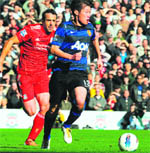 Manchester Uniteds Park Ji-Sung (R) is chased by Liverpools Jose Enrique (L) during their English Premier League match in Liverpool 