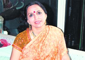 Vidya Shah performing during Faiz Ahmed Faizs birth centenary programme at Punjab Naatshala in Amritsar on Sunday