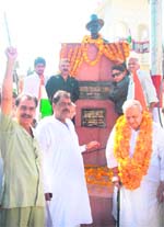 Jammu West MLA Chaman Lal Gupta (right) unveils the statue of Shaheed-e-Azam Bhagat Singh at Bakshi Nagar in Jammu on Sunday. 