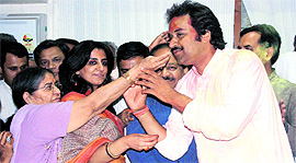 HJC-BJP nominee Kuldeep Bishnoi is offered sweets by mother Jasma Devi and wife Renuka after his victory in the Hisar byelection on Monday.