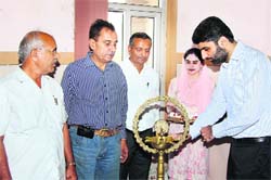Kurukshetra Deputy Commissioner Mandeep Singh Brar inaugurates a three-day state-level workshop of drama parties and rural cultural theatre organisation groups in Kurukshetra. 