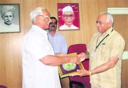 HS Chahal (right), Vice-Chancellor of Murthal university, presents a memento to Dr Satyaveer Malik, training coordinator, on the concluding day of the training programme on the university premises in Sonepat.
