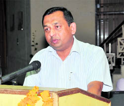 A speaker during an interactive session at the Himalayan Institute of Professional Courses.