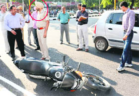 A Haryana Police team questions sub-inspector Jaspal Singh Bhullar (circled), accused in the accident case in which 20-year-old Gagandeep Singh was killed on June 27, 2009, by recreating the accident  scene in Sector 22, Chandigarh, on Wednesday. 