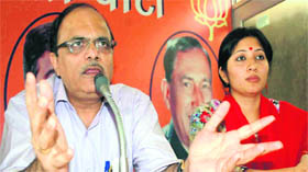 Vinai Shasrabuddhe, member of the BJP National Executive, addresses mediapersons in Dehradun on Thursday.