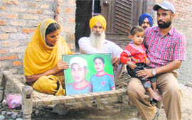 The family of Kamaljeet Singh who was murdered by Shiv Sena (Vidyarthi Sena) leader in 2008