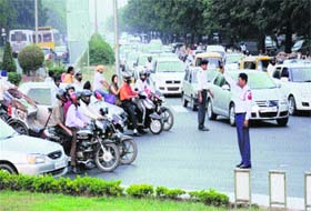 A view of the traffic rush at the Sector 17 roundabout in Chandigarh