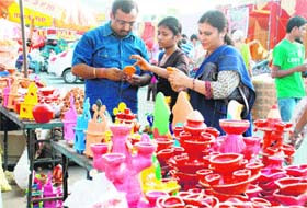 Markets witness a huge rush of people shopping ahead of Diwali in Chandigarh
