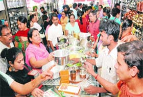 Residents throng shops to buy crockery to celebrate Dhanteras