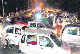 Traffic jam at the road separating Sectors 21 and 34 in Chandigarh