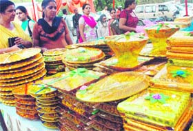 People busy buying dry fruits, pushing up their sale this season in Mohali