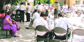 A file photo of the rush of people at the Sub-Registrar (west) office, which was in Zone-D office building of the MC, till October 11.
