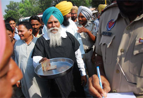 PRTC staff begging for alms in protest in Bathinda on Diwali eve.