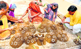 Devotees make preparations for Goverdhan Pooja at Shantikunj in Haridwar on Thursday.