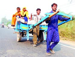 Replicating the Victorian age of hand-pulled carts, these nomads search for their next destination while on way from Goniana to Bathinda