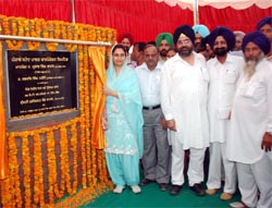 MP Bathinda Harsimrat Kaur Badal laying foundation stone of 66 KV sub-station in village Jeond
