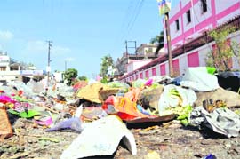 Garbage lying on a road in Ward No. 34, Dehradun.