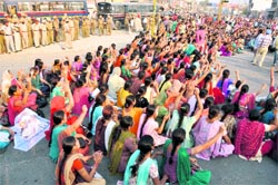 Members of the Sikhiya Karmi Adhiyapak Union stage a dharna at the Samrala Chowk in Ludhiana on Sunday