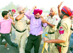 Policemen thrash protesting ETT teachers in Bathinda on Sunday