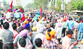 Residents the Ghannupur Kale and surrounding areas protest against the civic authorities for their alleged apathy towards their area in Amritsar on Monday.