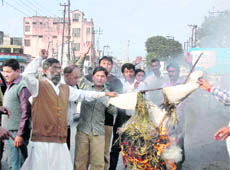   Workers of the Uttarakhand Kranti Dal (Panwar) burn an effigy of Leader of the Opposition in the state Assembly Harak Singh Rawat in Dehradun on Monday. 