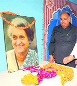 Kuldeep Sharma, Haryana Vidhan Sabha Speaker, pays tributes to former Prime Minister Indira Gandhi on her death anniversary in Karnal on Monday. 
