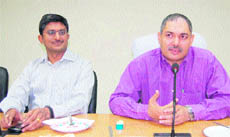 Outgoing Gurgaon Commissioner of Police SS Deswal (right); and Joint Commissioner of Police Alok Mittal during an informal farewell ceremony in Gurgaon. 