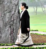 UPA chairperson Sonia Gandhi at Indira Gandhis samadhi Shakti Sthal in New Delhi. Rich tributes were paid to the late Prime Minister on her 27th death anniversary on Monday.