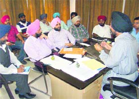 Deputy Commissioner Satwant Singh Johal addresses officials regarding arrangements for the matches of the Kabaddi Cup to be held in Tarn Taran