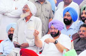 MAKING A POINT: PCC chief Amarinder Singh during the Punjab Bachao Yatra at Talwandi Sabo on Monday