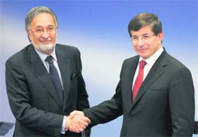 Turkeys Foreign Minister Ahmet Davutoglu (right) with his Afghan counterpart Zalmai Rassoul at the Istanbul Conference on Wednesday