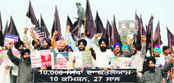 Dal Khalsa activists hold protest at Hali Gate in Amritsar