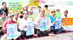 Gandhivadi Ekta Manch activists at Alaknanda ghat in Haridwar. 