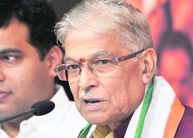 Parliamentary Affairs Committee chairman Murli Manohar Joshi addresses mediapersons in New Delhi on Thursday