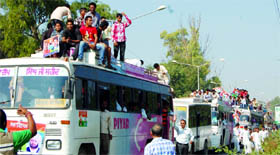 Chaos ruled roads as Congress supporters reached to participate in Punjab Bachao rally in Amritsar on Sunday.