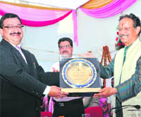 Chief Minister BC Khanduri and Dr Ashwani Dobhal, Principal, Uttaranchal Dental and Medical Research Institute, at a convention in Dehradun on Sunday. 