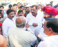 Fazilka MLA and Transport Minister Surjit Kumar Jyani interacts with the pilgrims at Fazilka Civil Hospital 