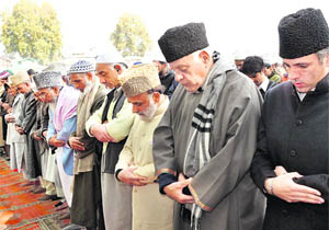 Chief Minister Omar Abdullah along with his father and Union Minister Farooq Abdullah offers prayers at the Hazratbal shrine on the occasion of Eid-ul-Azha 