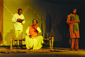 A scene from the play Jamuna written and directed by Atul Satya Koushik at the Balwant Gargi Open Air Theatre in the Rose Garden, Bathinda, on Wednesday.