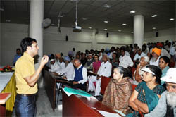 Dr Bharat delivering lecture on diabetic foot in Bathinda. 