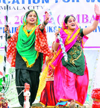 Students perform at the KU Zonal Festival - 2011 in Ambala.