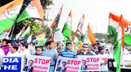 Youth Congress activists holding posters of US President Barack Obama take out a rally in front of the American Centre in Kolkata on Monday to protest against the frisking of former President APJ Abdul Kalam at New Yorks JFK Airport in September. 