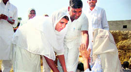 INLD nominee Sarfi Bai seeks support from an elderly woman in a Ratia village during her campaign.