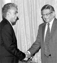 External Affairs minister SM Krishna with his Mauritian counterpart Arvin Boolell