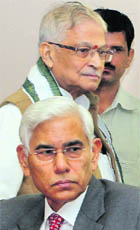 PAC Chairman Murli Manohar Joshi and Comptroller and Auditor General (CAG) of India Vinod Rai during a function in New Delhi on Wednesday. 
