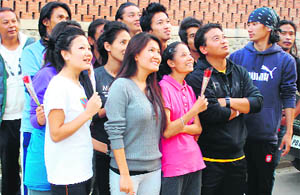 The group of performers from Tibet