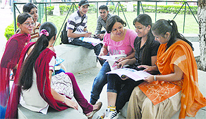 With few lectures taking place, students find healthy time for gossip. A tribune photograph